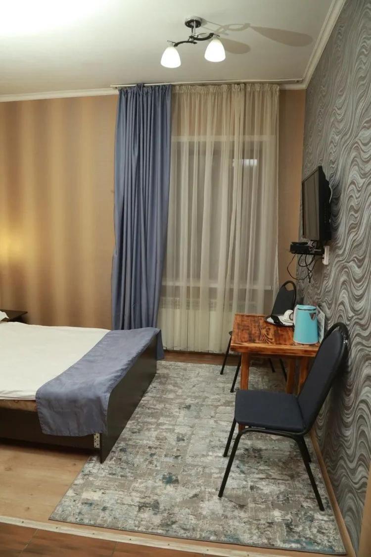 Vip Mini Hotel Semei Exterior foto