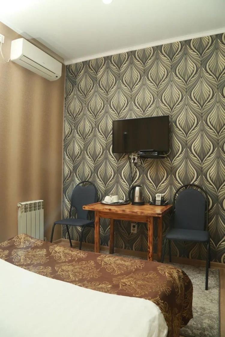 Vip Mini Hotel Semei Exterior foto