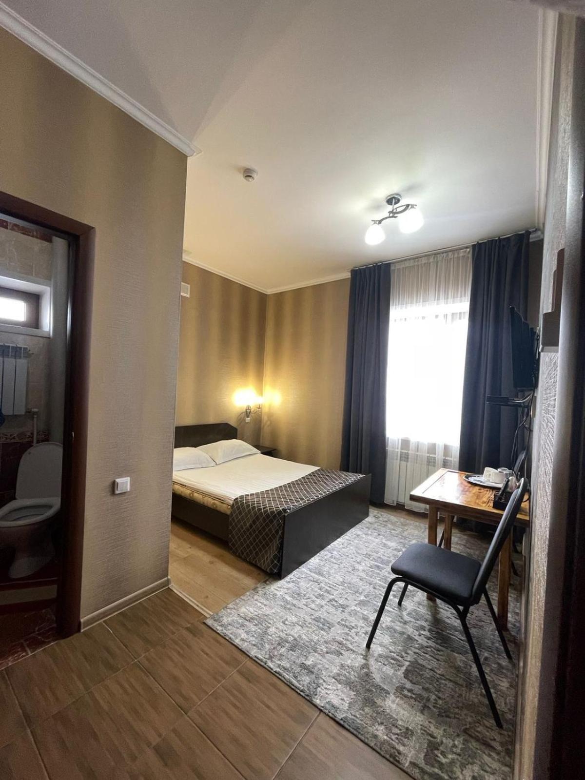Vip Mini Hotel Semei Exterior foto