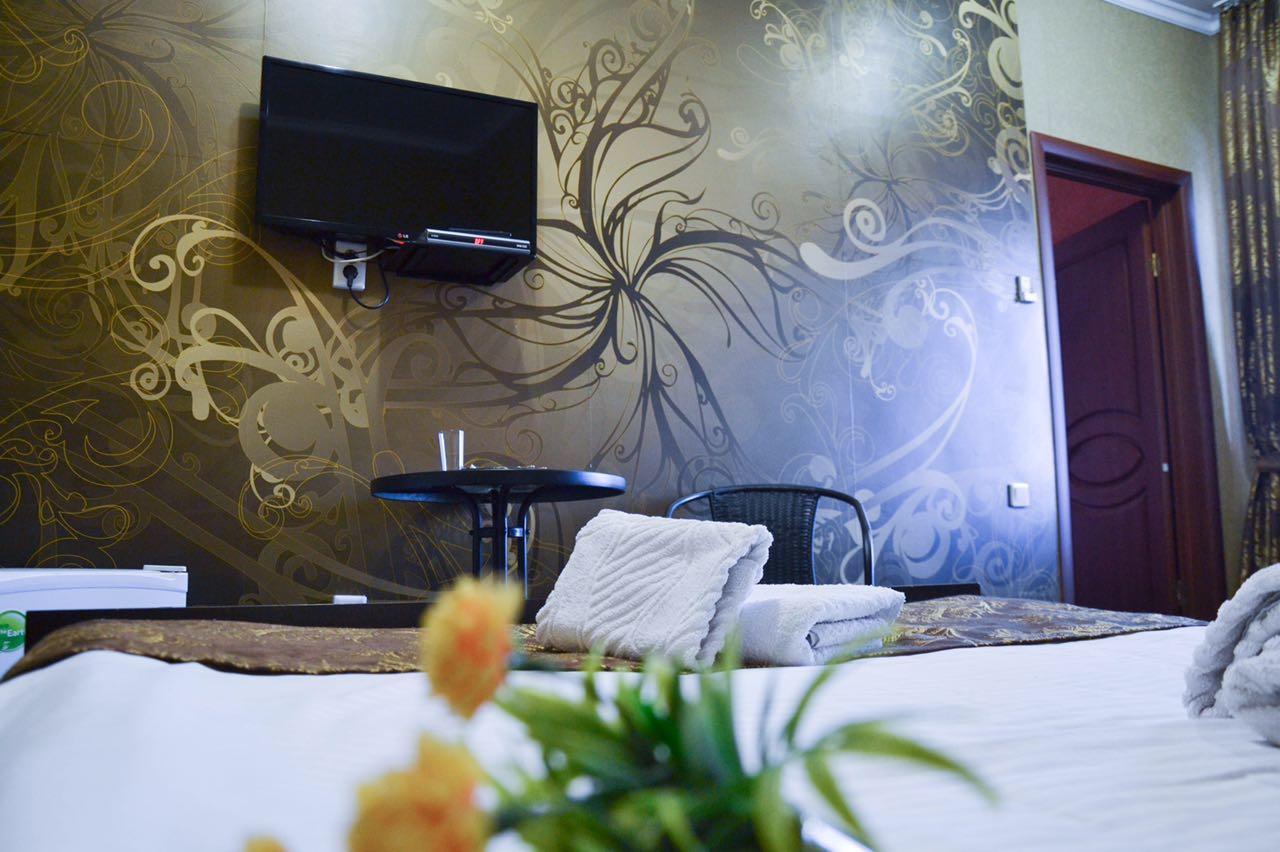 Vip Mini Hotel Semei Exterior foto